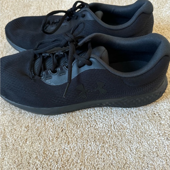 Black men’s size 11 Under Armour sneakers - Picture 2 of 4